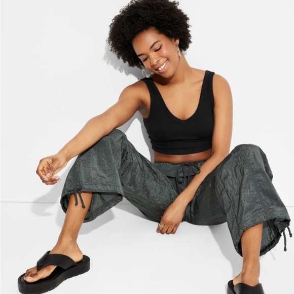 Women's Mid-Rise Wide Leg Parachute
Pants - Wild Fable™ Dark Green XL new - Picture 5 of 7